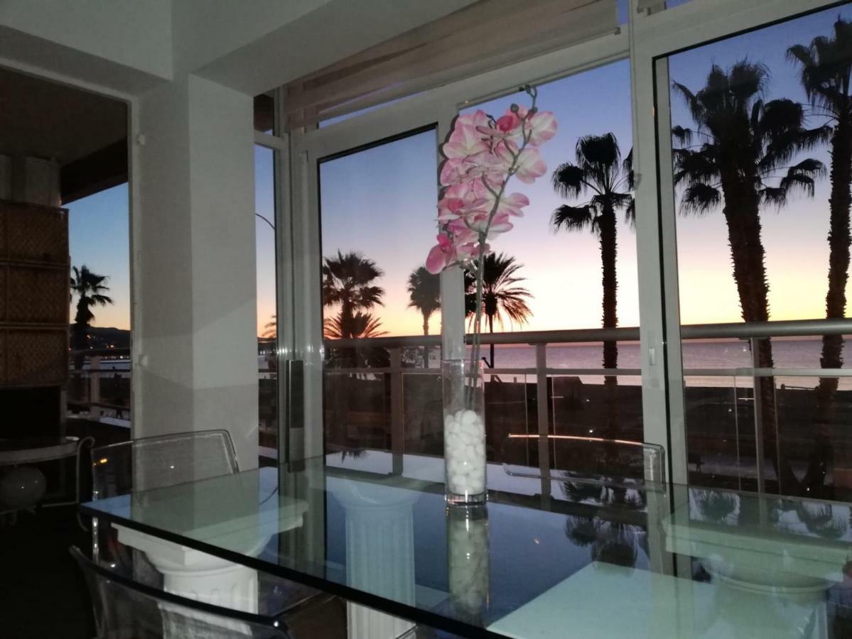 Apartamento Lujo Frente Al Mar Centro De Малага Екстериор снимка